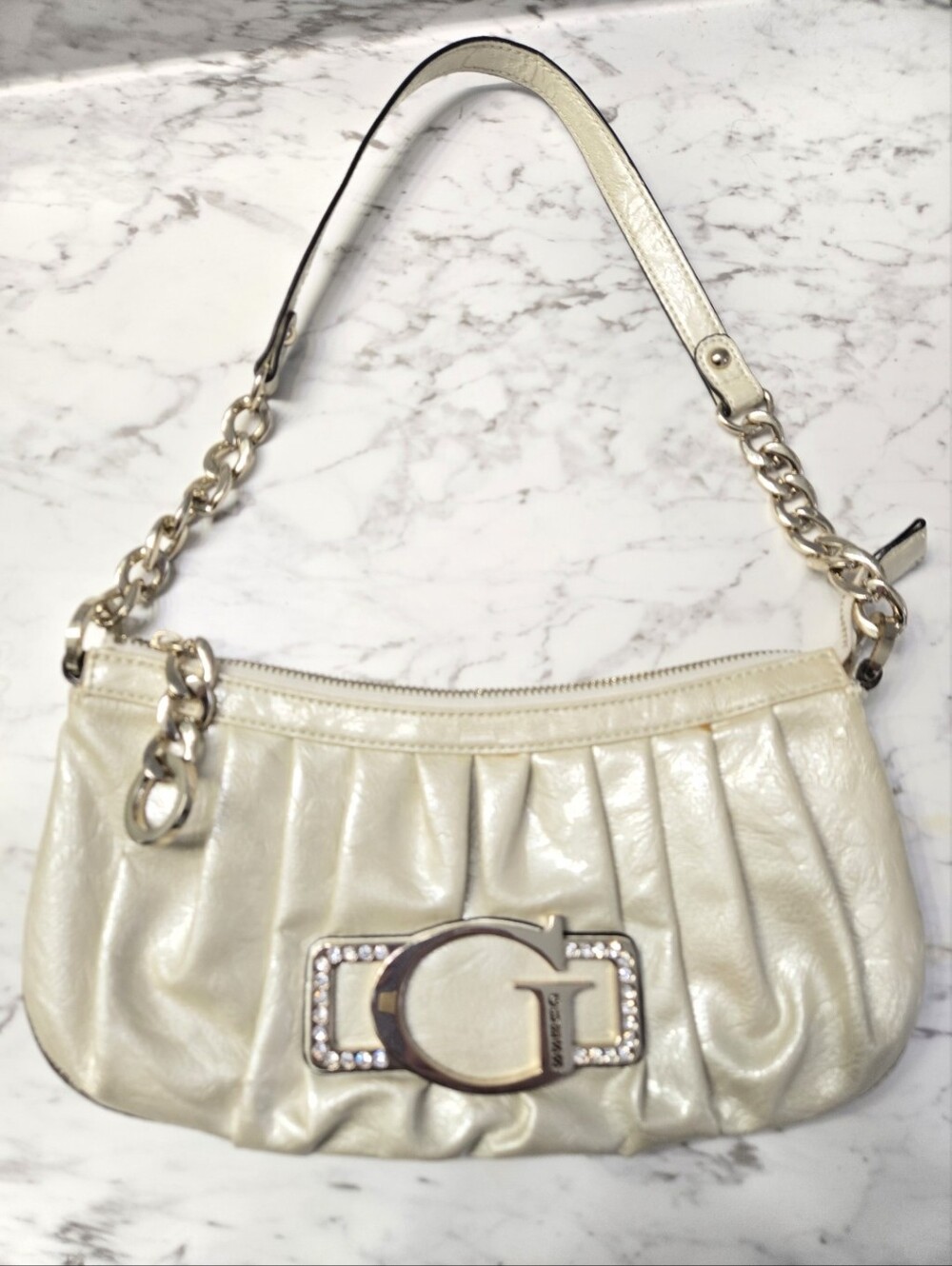 GUESS Cream Shoulder Bag with Gold Chain Strap